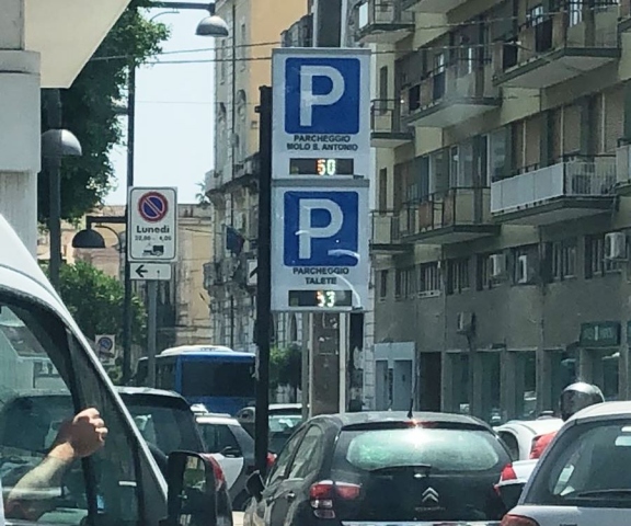 Siracusa, 2 pannelli informativi sulla disponibilità di parcheggi in Ortigia