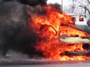 Siracusa, a fuoco autoambulanza di una Onlus: probabile natura dolosa