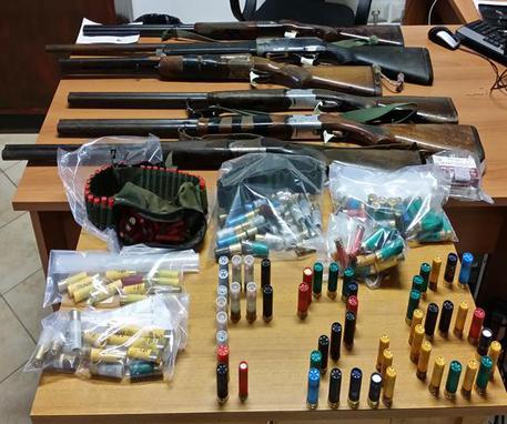 Enna, traffico di armi online dalla Polonia, 78 denunce