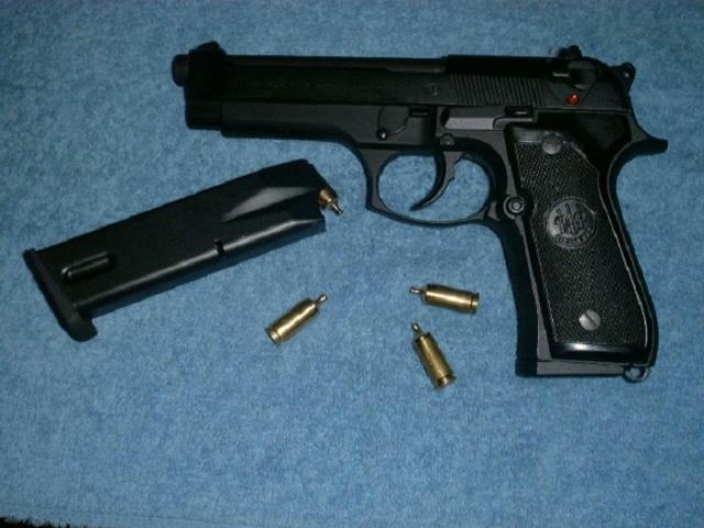 Siracusa, ha in casa una pistola: finisce ai domiciliari