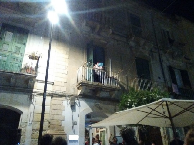 Siracusa, musica dal vivo in Ortigia: tornano a volare le bacinelle d'acqua