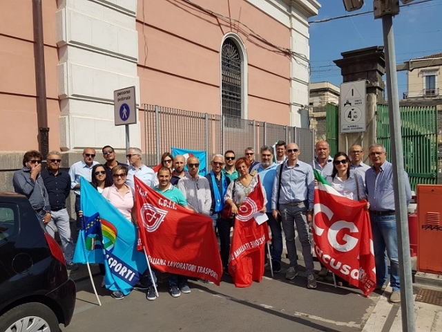 Augusta, tornano a protestare i lavoratori portuali