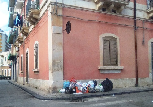Siracusa, caos rifiuti: dichiarata nulla gara d'appalto, il Comune verso la proroga a Igm