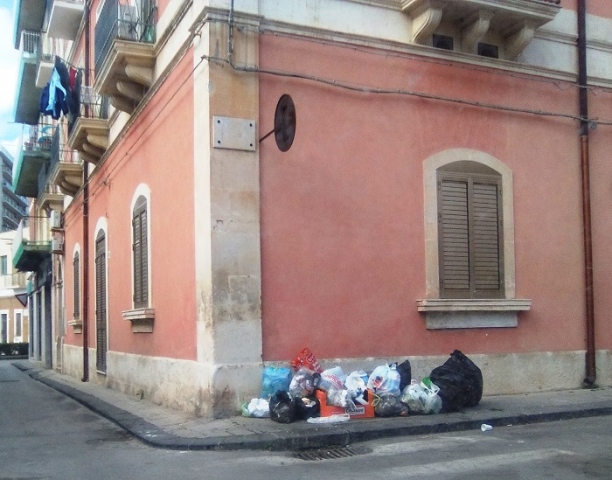 Siracusa, caos rifiuti: dichiarata nulla gara d'appalto, il Comune concede proroga a Igm fino all'11 luglio