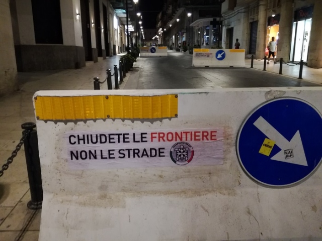 Siracusa, striscione provocatorio di Casa Pound sulle barriere antiterrorismo