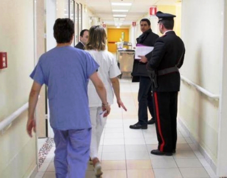 Siracusa, visite private in ore di servizio pubblico: denunciato un medico