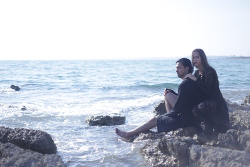 Lo stilista Giovanni Lo Presti festeggia 15 anni di carriera con una collezione dedicata a Siracusa. Ha vestito Laura Pausini e Angelina Jolie