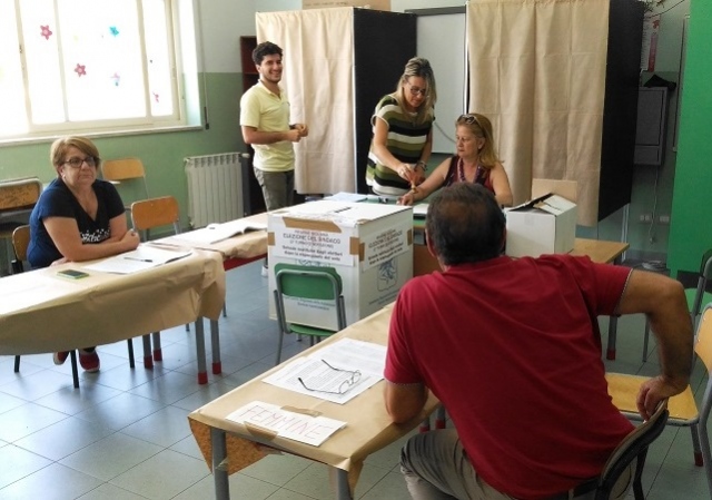 24 GIUGNO Siracusa, elezioni amministrative, il ballottaggio: l'affluenza alle urne alle 12 è del 10,19%