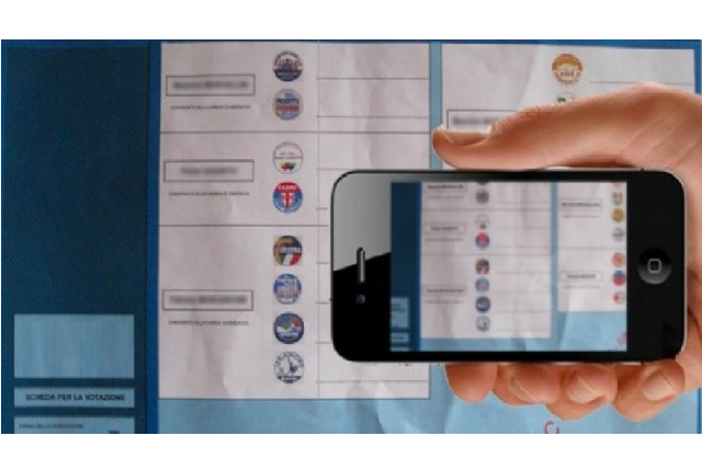 cellulare in cabina elettorale