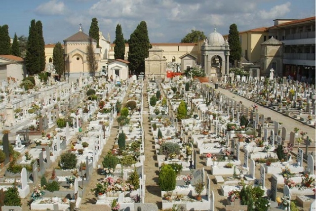 Pachino, cimitero comunale: in estate aperto solo di mattina