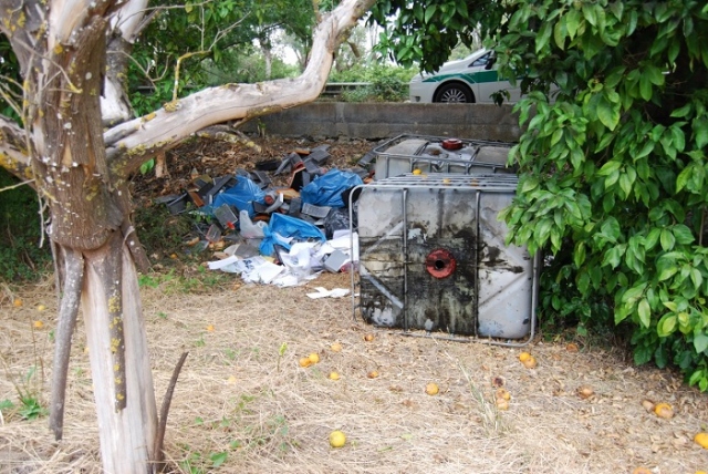 Siracusa, abbandono di rifiuti pericolosi: denunciato il responsabile