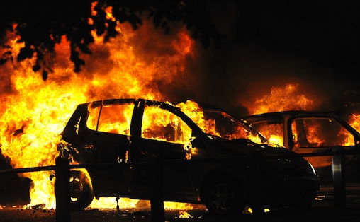 Siracusa, a fuoco automobile in Via Montorsoli