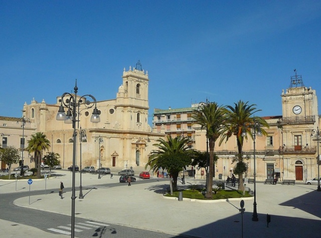 Avola, da domani torna pedonale Piazza Umberto I