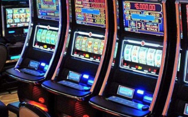 Siracusa, mafia e illecita concorrenza nel noleggio di slot machine: oltre 4 anni ai domiciliari