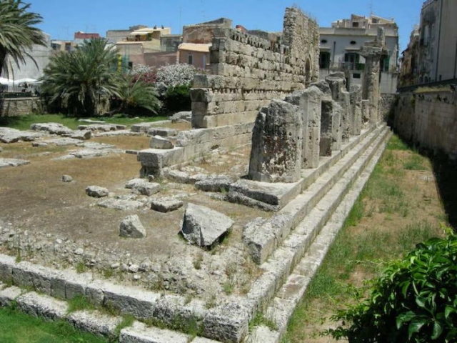 Siracusa, passeggiate e lezioni di filosofia per "Vivere il Tempio di Apollo"