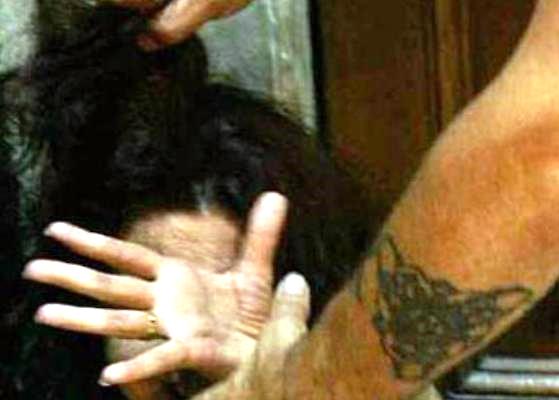 Siracusa, non rispetta il divieto di avvicinamento all'ex e la continua ad aggredire e minacciare