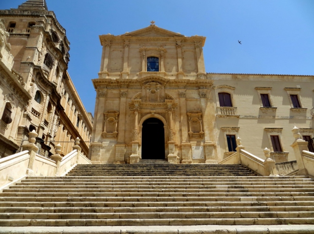 Noto, lanciata pietra dal sagrato dalla Chiesa di San Francesco all'Immacolata: ferito turista di 11 anni