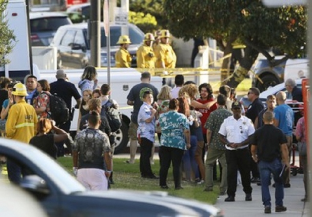 Los Angeles, giovane si barrica in un market con ostaggi e poi si arrende: un morto