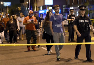 Toronto, spari al quartiere greco: due morti e 13 feriti