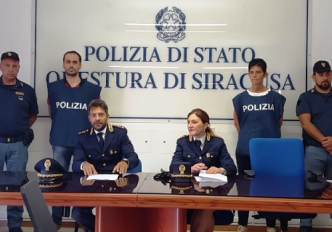 Noto, nascondeva in garage 4 pistole e 640 grammi di cocaina per un valore di almeno 100.000 euro: arrestato