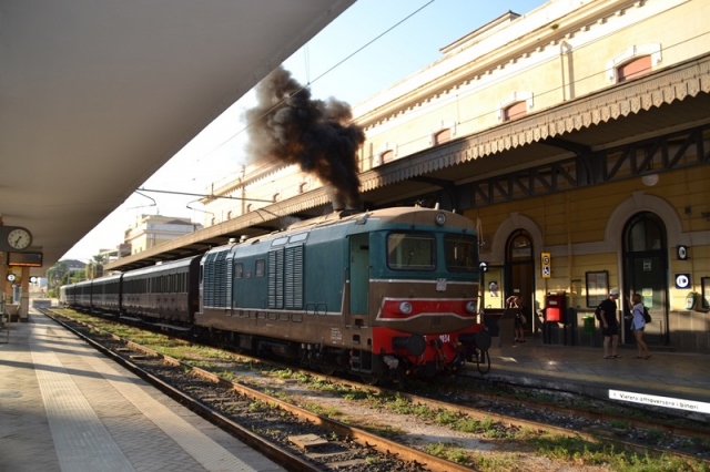 Tornano i treni storici del gusto: in provincia di Siracusa 5 percorsi alla riscoperta di paesaggi ed eccellenze enogastronomiche