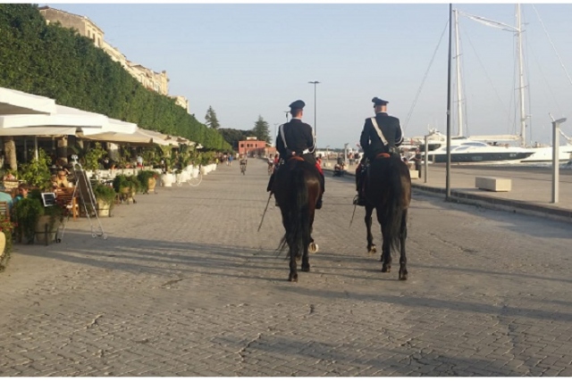 Siracusa, carabinieri a cavallo al Teatro Greco e in Ortigia