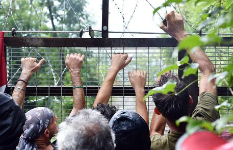 No Tav abbattono recinzioni e arrivano fino al cantiere, 20 denunce