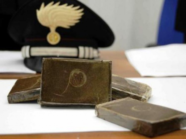 Rosolini, nascondeva in casa hashish: arrestato 43enne per spaccio