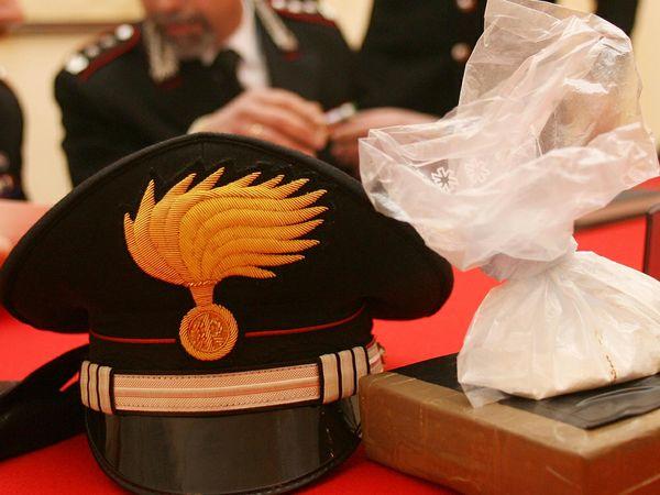 Avola, spacciava droga dai domiciliari: 55enne chiuso al Cavadonna