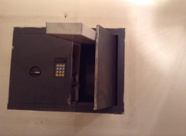 Siracusa, forzano la porta e tentano di rubare la cassaforte: bloccati