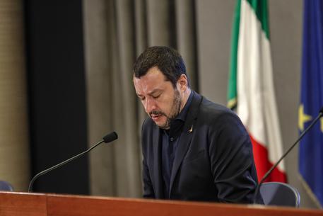 Dopo le Ong Salvini blocca anche le navi delle missioni internazionali