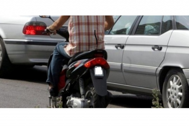 Noto, altera la targa del ciclomotore e commette infrazioni per 7.000 euro