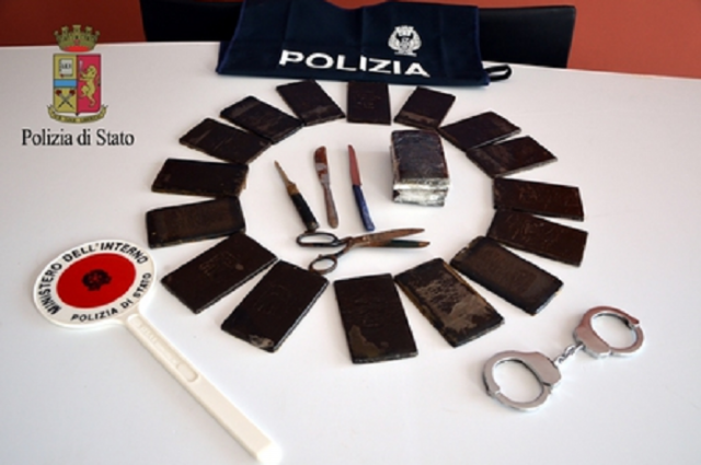 Mazara del Vallo,  2 chili di hashish in casa: 2 arresti