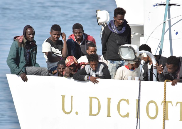 Screzi nel Governo per il salvataggio di 67 migranti da parte della Guardia Costiera