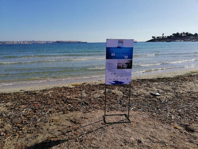Siracusa, i volontari ripuliscono la Spiaggetta Serra in via Isola Maddalena