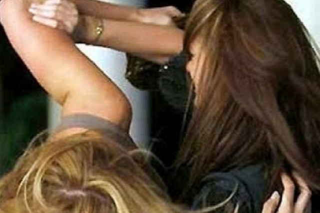 Siracusa, botte alla madre e alla nonna: arrestata 18enne