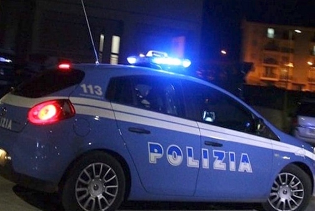 Augusta, ferisce il compagno e poi gli brucia i vestiti: allontanata da casa