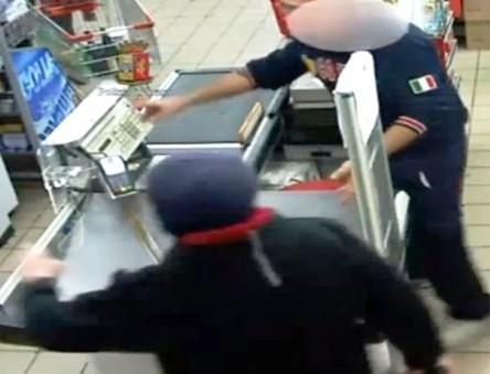 Siracusa, minaccia titolare di un minimarket con pistola giocattolo: denunciato