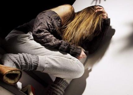 Siracusa, picchia la moglie: lei si rifugia in casa e chiama aiuto