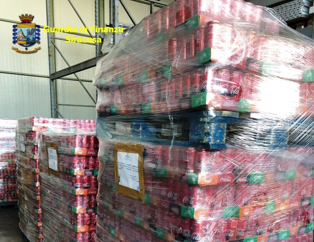 Le lattine, esposte per la vendita, sono state sottoposte a sequestro in attesa che vengano svolti i necessari accertamenti per accertarne la genuinità del contenuto
