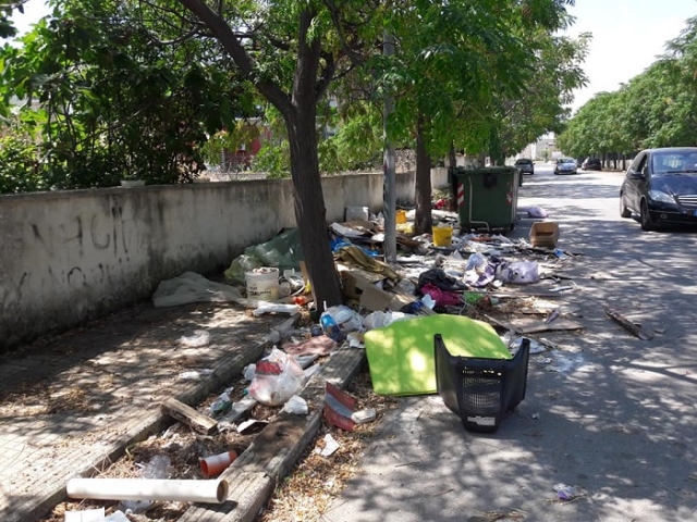 Siracusa, abbandono rifiuti: oltre 400 multe ad agosto per 24.000 euro