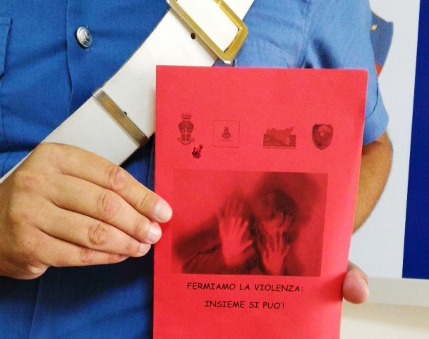 Siracusa, non si arrende alla fine del suo matrimonio e la perseguita: denunciato