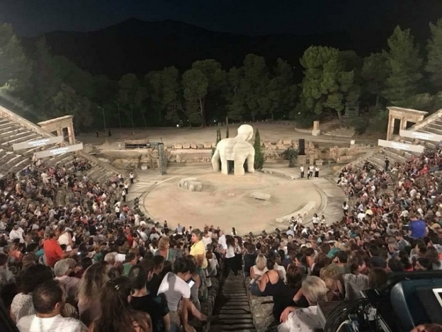 "Edipo a Colono" al teatro di Epidauro, per Granata "successo dell'Inda e di Siracusa"