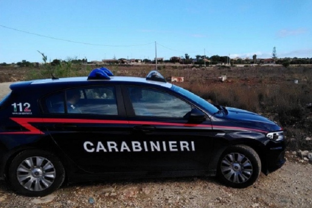 Augusta, abbandona per strada materiale di risulta: multato 37enne