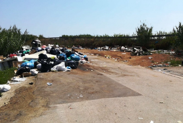 Siracusa, invasione di rifiuti nelle zone balneari e topi in tutta la città: i disagi dei cittadini