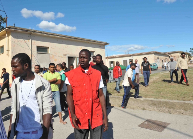 Avola, protesta in un centro di accoglienza: denunciati in tre