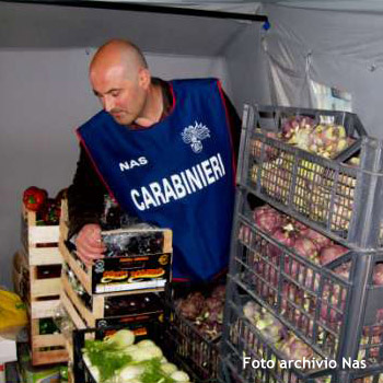 Rosolini, sequestrati 2mila chili di generi alimentari in un supermercato