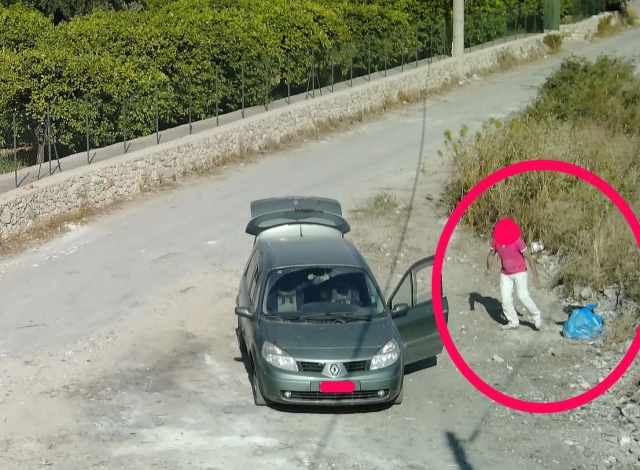 Avola, rifiuti abbandonati: le telecamere incastrano gli sporcaccioni