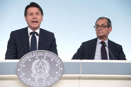 Def, vertice tra il premier Conte, Di Maio, Salvini e Tria