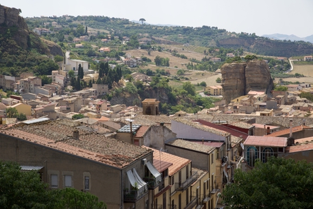 Comuni sciolti per mafia al voto il 21 ottobre